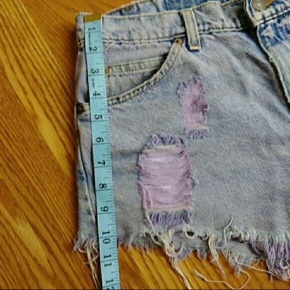 Vintage Levis 550 distressed jean shorts with raw - Picture 5 of 7
